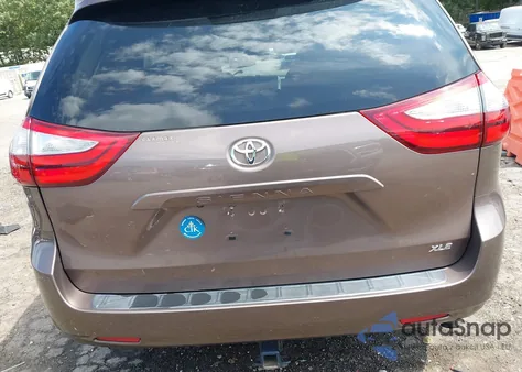 2018 Toyota Sienna Xle 8 Passenger z USA, uszkodzony, nr VIN 5TDYZ3DC8JS954640